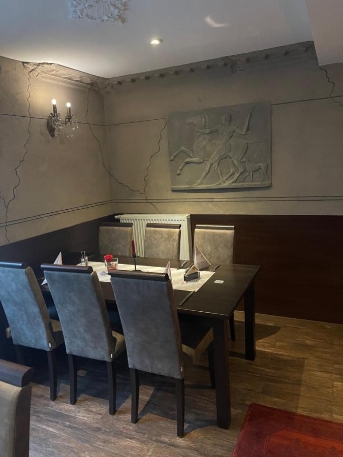 Pension Villa Colosseo Im Herzen Von ไมนิงเงิน ภายนอก รูปภาพ