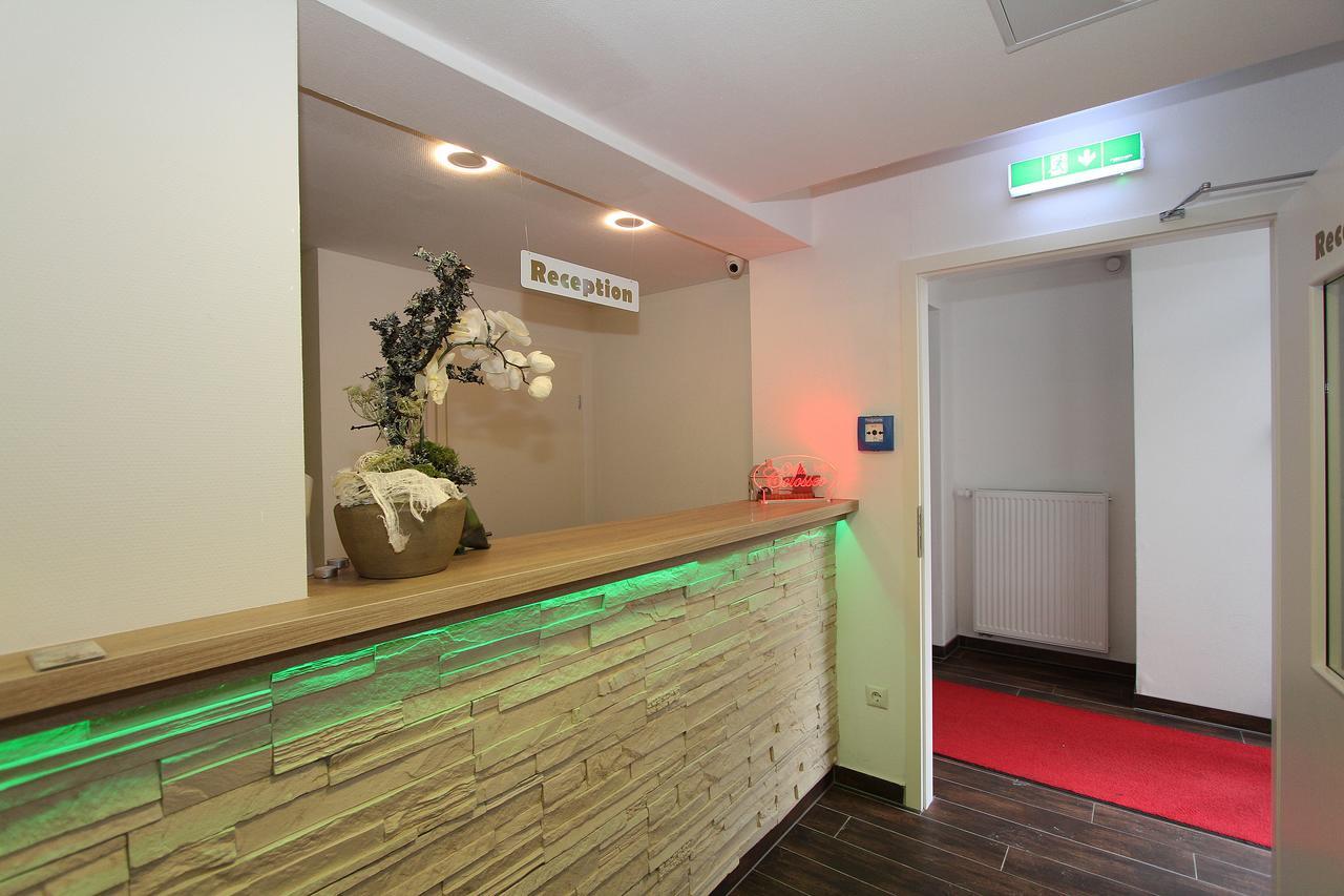 Pension Villa Colosseo Im Herzen Von ไมนิงเงิน ภายนอก รูปภาพ