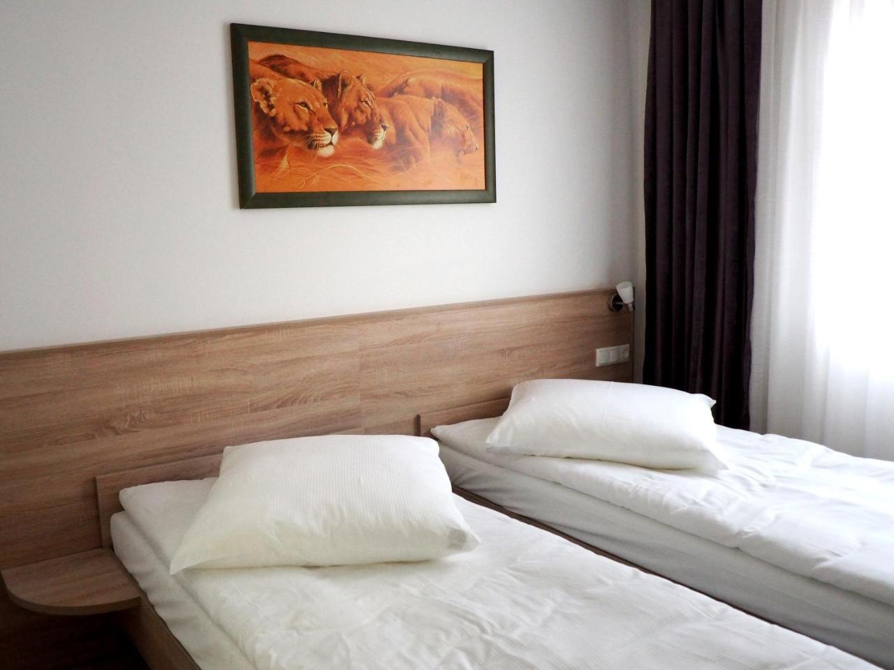 Pension Villa Colosseo Im Herzen Von ไมนิงเงิน ภายนอก รูปภาพ